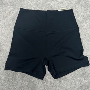 AERIE HIGHRISE SHORTS L